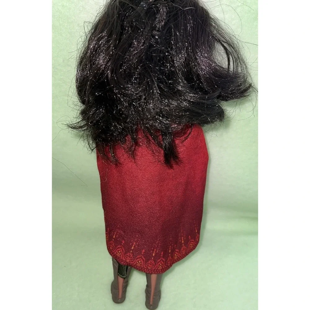 DISNEY Barbie Doll, Raya From *Raya And The Last Dragon. Articulated.(1/b58)